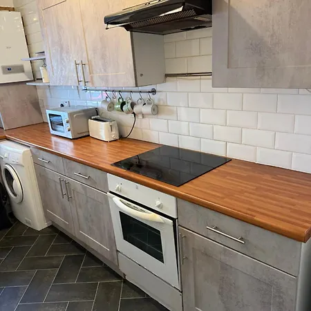 2 Bedroom On Ground Floor In *