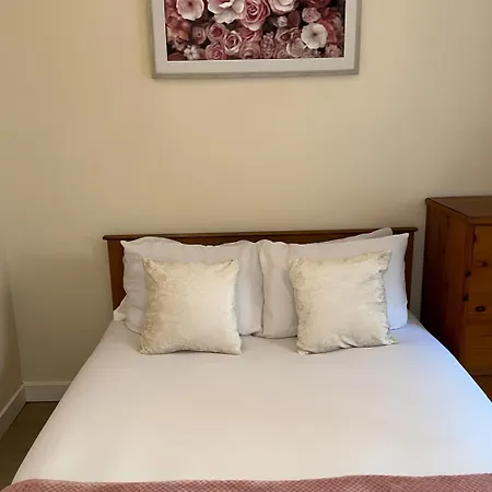 דירה 2 Bedroom On Ground Floor In *