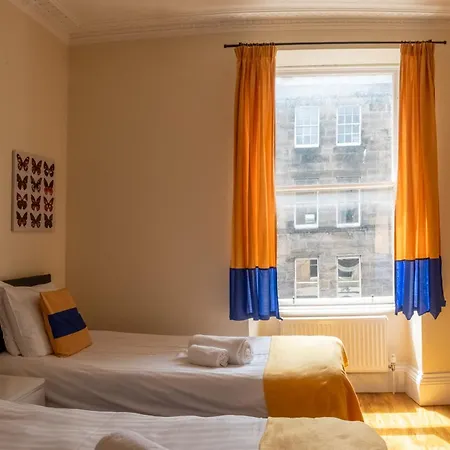 3 Bedroom With Castle Views * Edinburgh