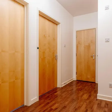 Charming 3-bed Free Parking West End 公寓