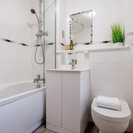 Charming 3-bed Free Parking West End 公寓 *