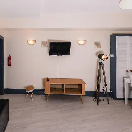 Central Edinburgh Apartment By The Castle דירה