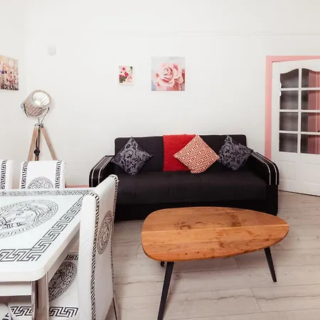 Апартаменты Central Edinburgh Apartment By The Castle *