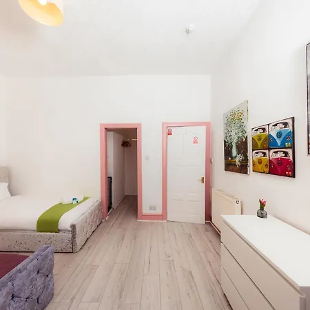 Central Edinburgh Apartment By The Castle דירה