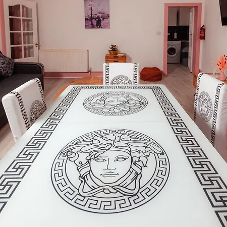 Апартаменты Central Edinburgh Apartment By The Castle Эдинбург