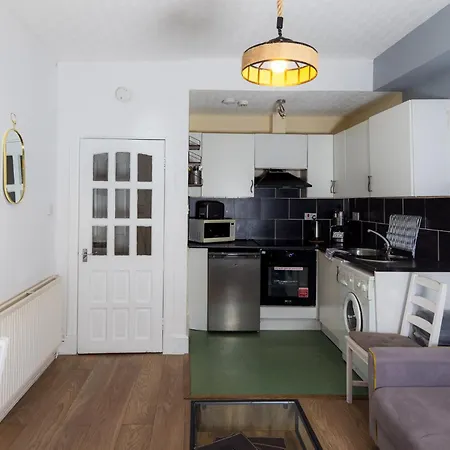 Central Edinburgh Apartment By The Castle * Эдинбург