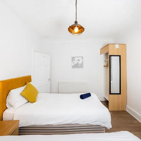 Central Edinburgh Apartment By The Castle אדינבורו