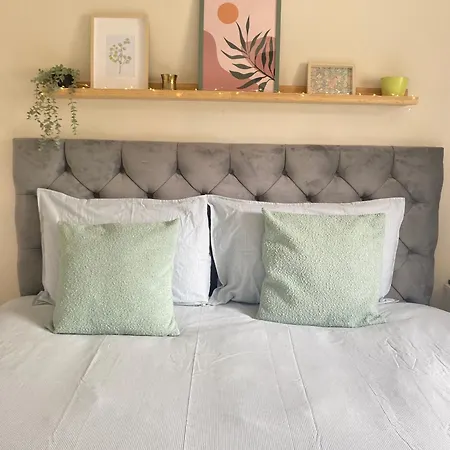 홈스테이 Cozy Private Bedroom In Quiet & Peaceful Location In 에든버러