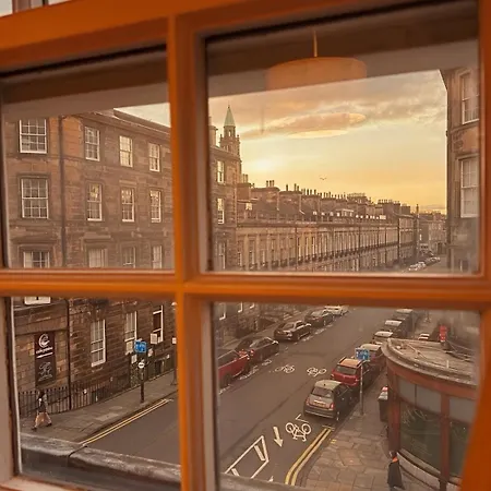 Duplex - Centre 4-bed Retreat Edinburgh