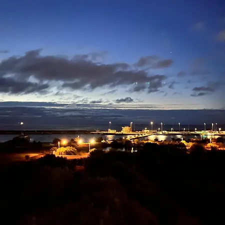 Ocean View Flat With Cozy Vibes 公寓