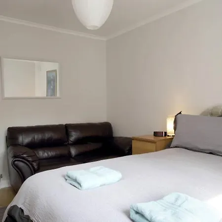 Apartamento Family-friendly Flat Walkable From Princess Street