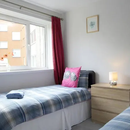 Family-friendly Flat Walkable From Princess Street Apartamento *