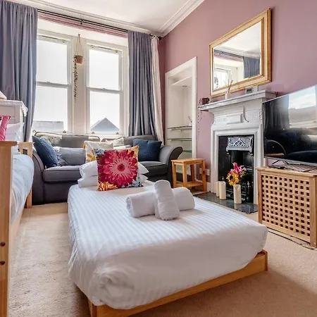Coastal 1 Bed Steps To Free Park Apartment