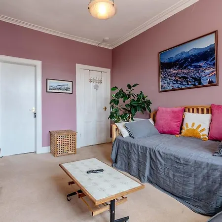 Coastal 1 Bed Steps To Free Park Apartment Edinburgh