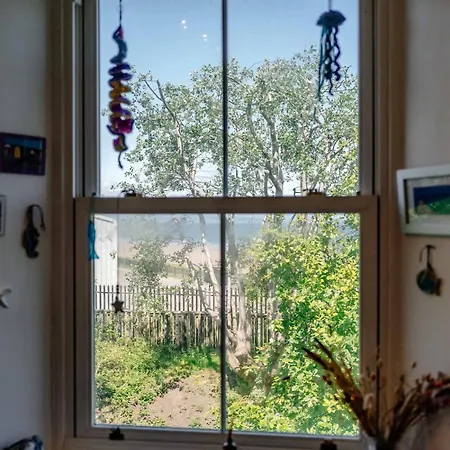 Coastal 1 Bed Steps To Free Park Edinburgh