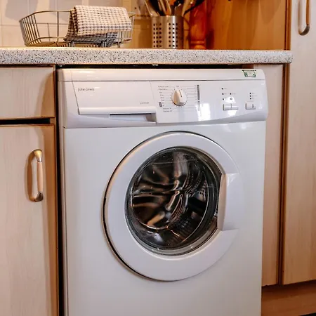 Homely 2-bed Free Park