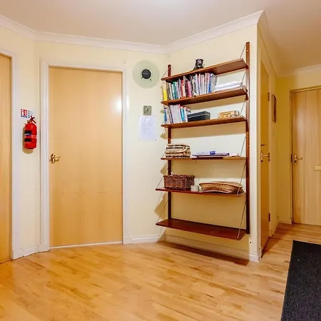 Homely 2-bed Free Park *
