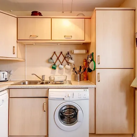 아파트 Homely 2-bed Free Park