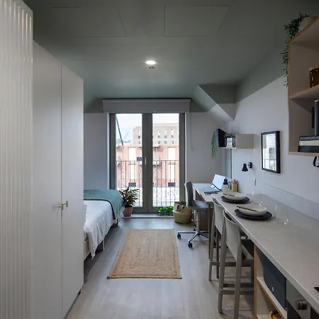 Modern With Kitchen & Ensuite In * Édimbourg