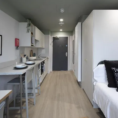 Modern With Kitchen & Ensuite In