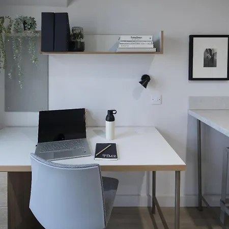Appartement Modern With Kitchen & Ensuite In *