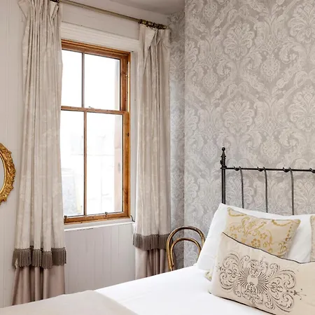 Joivy Stunning In Royal Mile