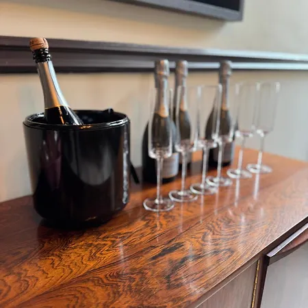 3 John's Place Townhouse 4* Edinburgh