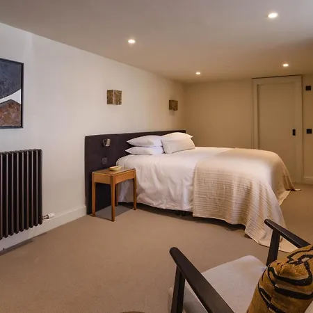 3 John's Place Townhouse Hotel