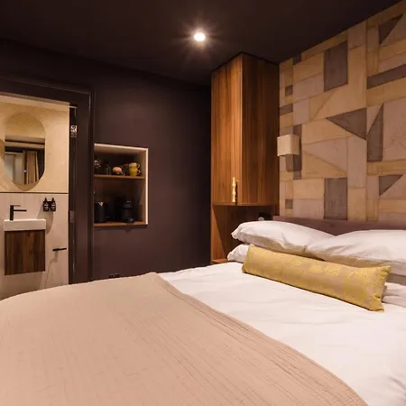 3 John's Place Townhouse Отель