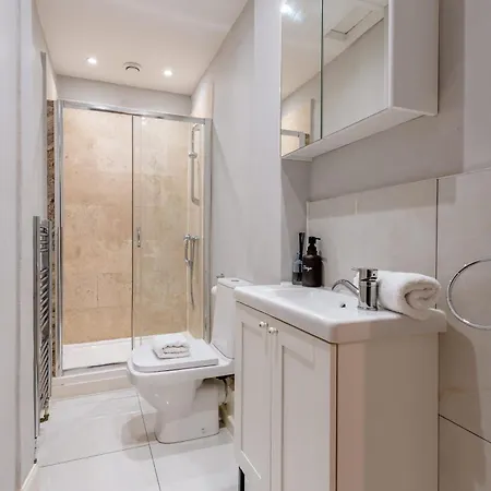 Elegant 2br On Leven St アパート *