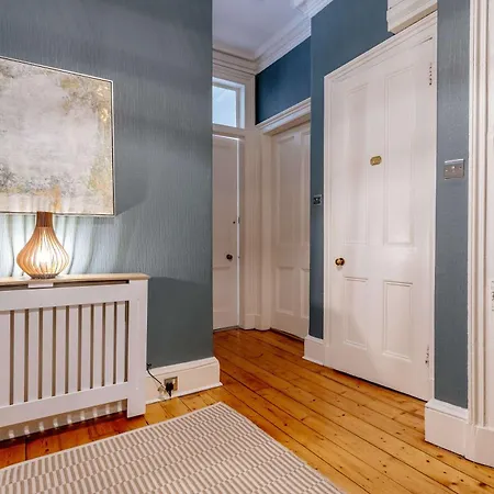 Elegant 2br On Leven St アパート *