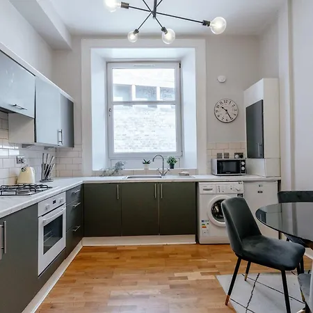 Elegant 2br On Leven St