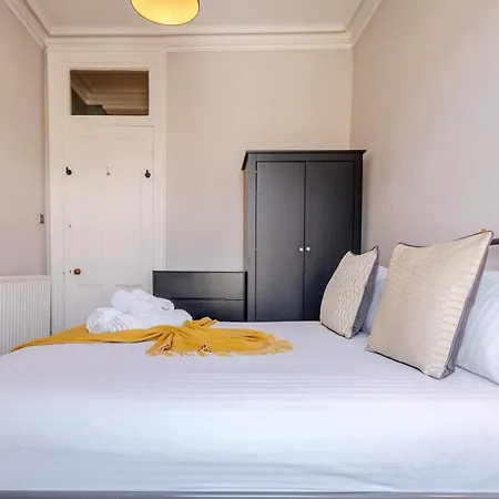 アパート Elegant 2br On Leven St エディンバラ