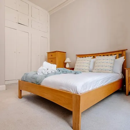 Elegant 2br On Leven St アパート *