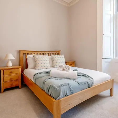 アパート Elegant 2br On Leven St エディンバラ