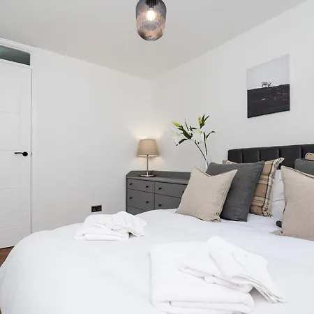 Spacious 2br - Parking Near Centre Appartement