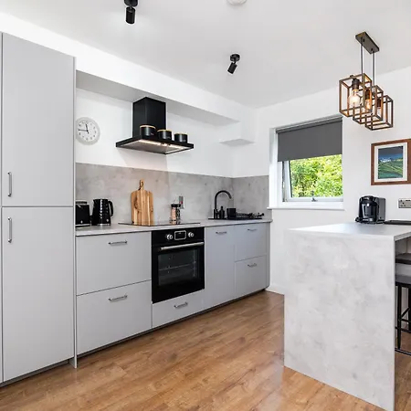 Spacious 2br - Parking Near Centre
