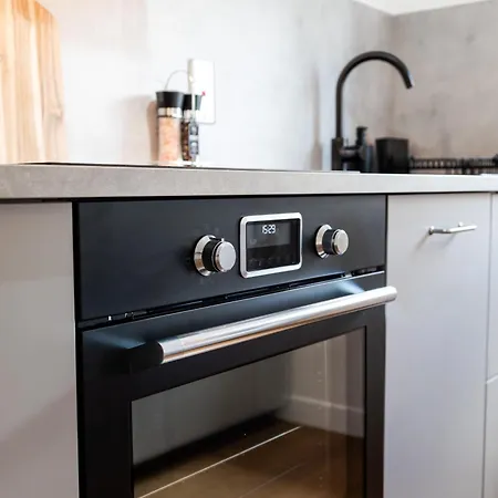 Spacious 2br - Parking Near Centre