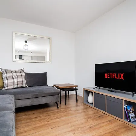 2bedroom Apartment-free Parking *