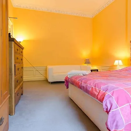 דירה Spacious Flat Near Centre