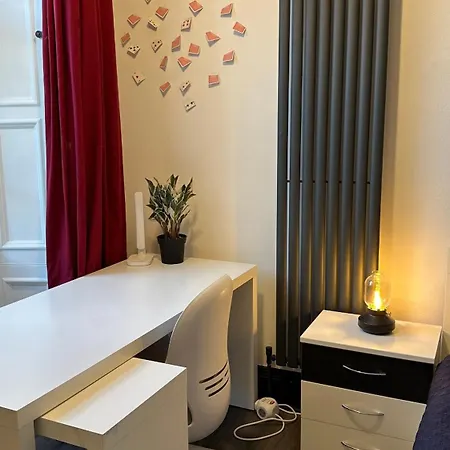 Stylish 3 Bed 2 Bath Ground Floor Main Door Flat In Marchmont * Edinburgh
