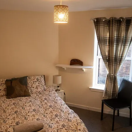Three Bedrooms Flat In Old Town