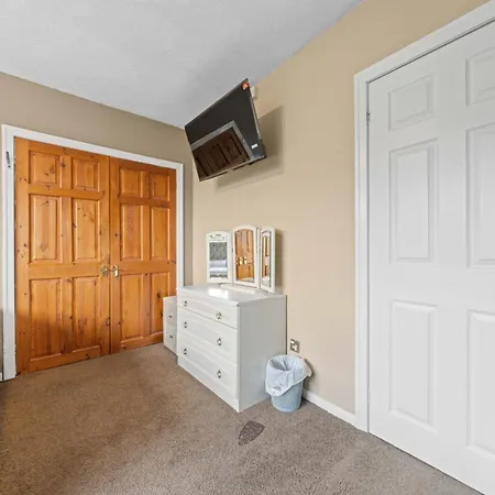 Semesterbostad Strathalmond 4 Bedroom House - *