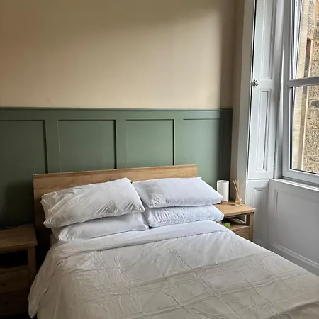 Modern One Bed Flat, Historic Old Town 公寓 *