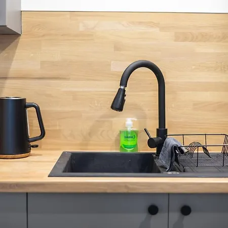 Sleek Canalside In Lejlighed