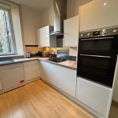 Bright Close To West End * Edimburgo