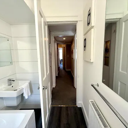 New Town Luxury 1 Bed Apartment *