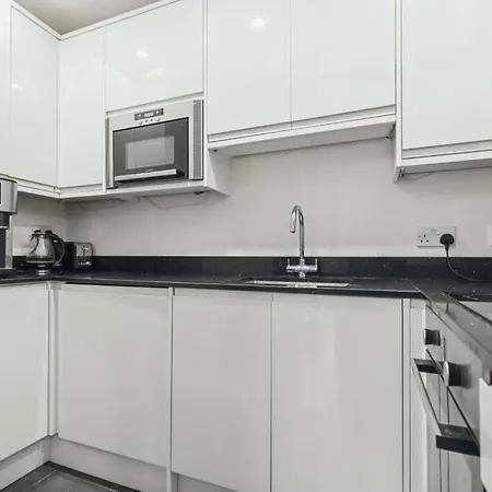 Апартаменты Stunning Modern 2-Bed Central Apartment