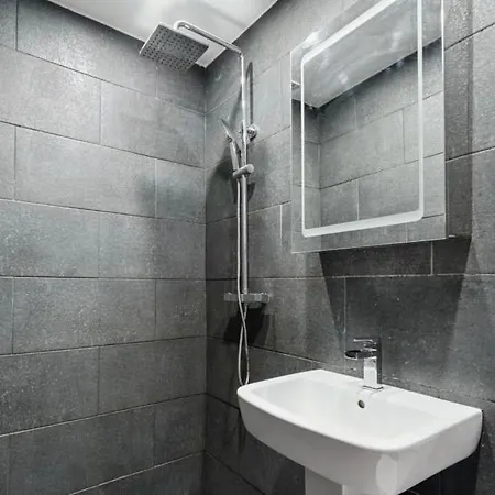 Апартаменты Stunning Modern 2-Bed Central Apartment *