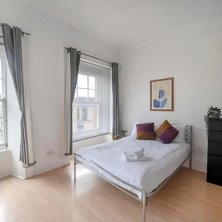 Centre Ideal For Festival * Edinburgh